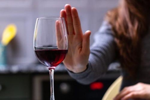 Mách bạn cách 'né' rượu bia ngày Tết để an toàn cho sức khỏe