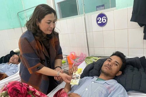 Mạnh Thường Quân trao lì xì cho 66 bệnh nhân tại Bệnh viện Đa khoa Gia Lai ngày đầu năm mới