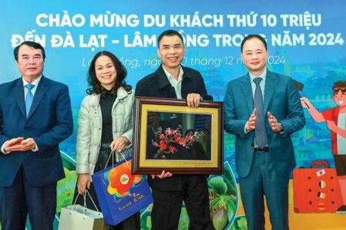 BÁO XUÂN 2025: Lâm Đồng vươn lên giàu đẹp hơn và hạnh phúc hơn