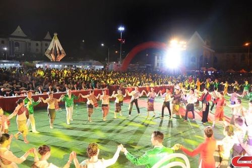 Bản tình ca Sơn La - Hủa Phăn