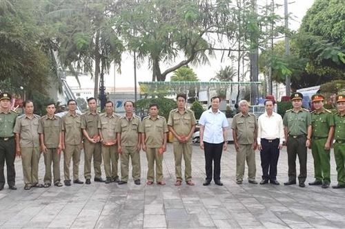 Chủ nhiệm Ủy ban Quốc phòng và An ninh của Quốc hội chúc Tết tại Bạc Liêu