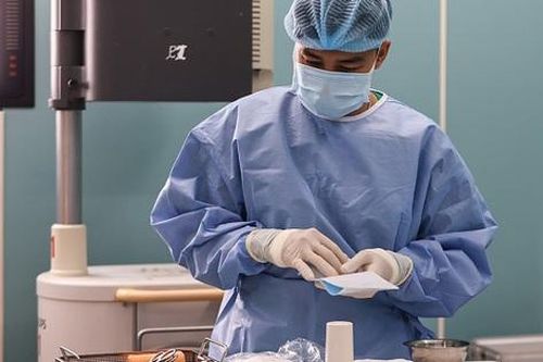 Bé 11 tháng tuổi bỏng nặng do kéo đổ nồi chè đang nấu