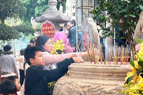 Đền thờ Trạng Trình - điểm du lịch văn hóa hút khách dịp Tết
