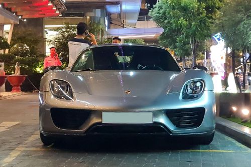 Siêu xe Porsche 918 Spyder tái xuất dịp năm mới