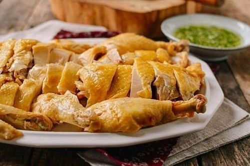 Thịt gà ngon nhưng ai không nên ăn nhiều trong ngày Tết