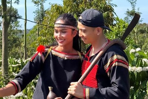 H'Hen Niê công khai bạn trai, Huỳnh Phương tình tứ với Khả Như