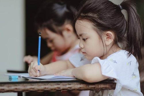 Tôi bị phụ huynh trách vì không giao bài tập Tết cho con