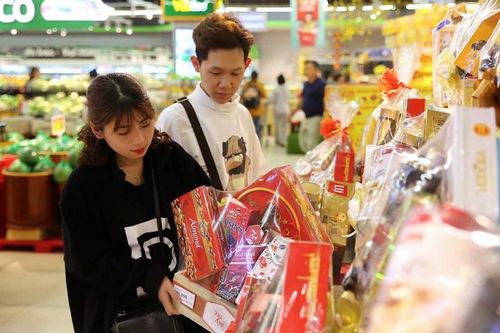 Hàng hóa dồi dào, giá ổn định ngày mùng 3 Tết Ất Tỵ