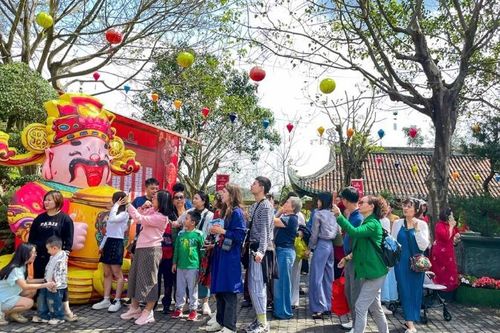 Khu du lịch Núi Thần Tài Đà Nẵng rộn ràng lễ hội dân gian