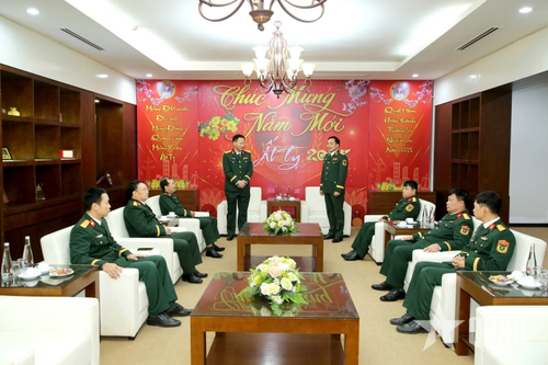 Thiếu tướng Nguyễn Trọng Thiện kiểm tra, chúc Tết Cục Quân y