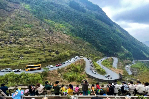 Du khách nườm nượp đến Hà Giang du xuân
