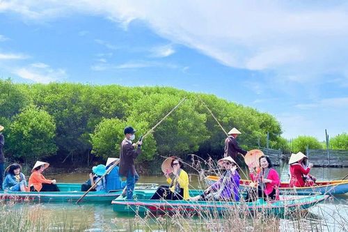 Quảng Ngãi: Du lịch sông nước hấp dẫn du khách ngày xuân
