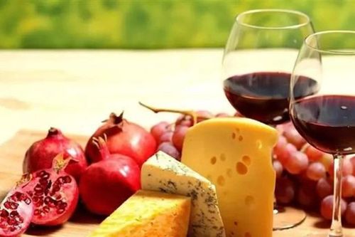 Đừng bao giờ ăn những thực phẩm này khi uống rượu