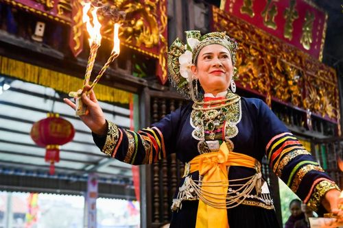 'Kho tàng sống' đau lòng vì nghi lễ hầu đồng vẫn bị biến tướng
