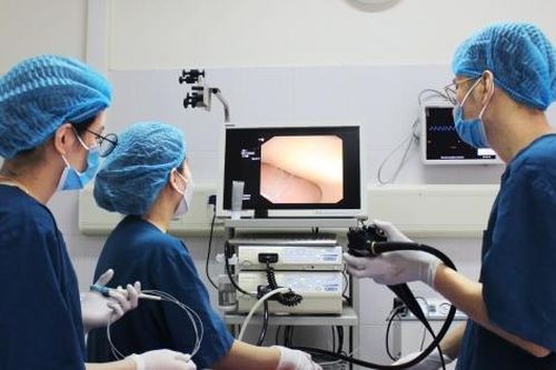 Cảnh báo tình trạng hóc sặc thức ăn, dị vật ở trẻ nhỏ gây nguy hiểm trong dịp Tết