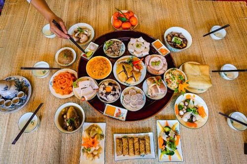 Ngày Tết ăn không đúng giờ ảnh hưởng sức khỏe như thế nào?