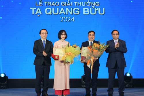 'Bệ đỡ' tình yêu khoa học