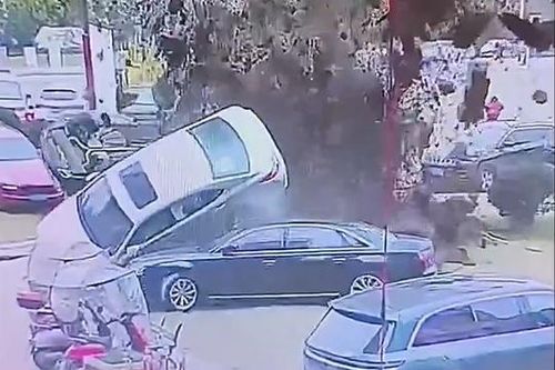 Ném pháo xuống cống, cậu bé gây ra vụ nổ kinh hoàng