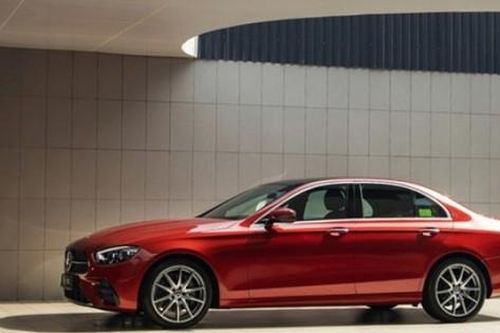 Mercedes-Benz E-Class âm thầm giảm giá niêm yết lên đến 259 triệu đồng