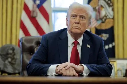 Ông Trump bắt đầu áp thuế 25% với Canada và Mexico