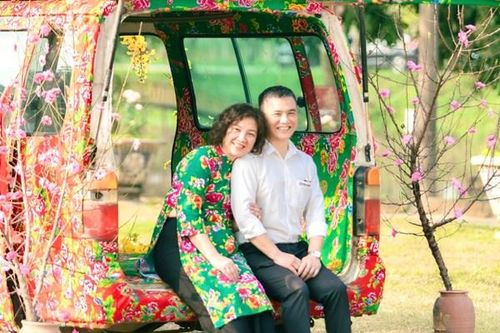 Biến tấu họa tiết 'chăn con công' xưa