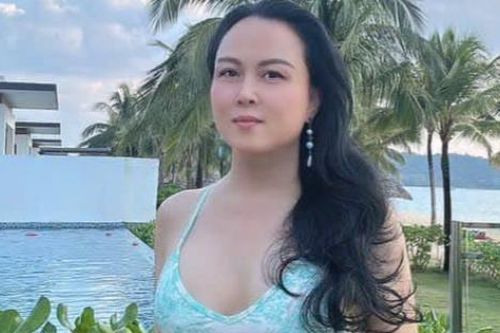 Phượng Chanel mặc áo tắm khoe dáng nét căng