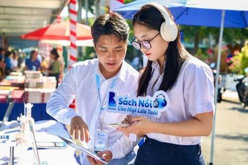 Lì xì 20.000 cuốn sách nói cho người dân TPHCM