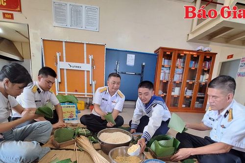 Lính nhà giàn DK1: Vui xuân không quên nhiệm vụ
