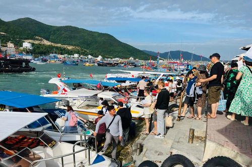 Tour biển đảo hút khách du xuân