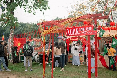 Huế: Chợ xuân chào đón năm mới Ất Tỵ - 2025 tại chùa Sơn Nguyên
