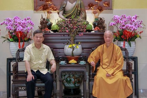 Chánh án Tòa án Nhân dân Tối cao Lê Minh Trí thăm Đức Pháp chủ - Đại lão Hòa thượng Thích Trí Quảng