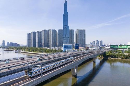 Thành phố Hồ Chí Minh: Lượng khách tăng cao, Metro số 1 tiếp tục tăng chuyến chạy đưa người dân đi du Xuân