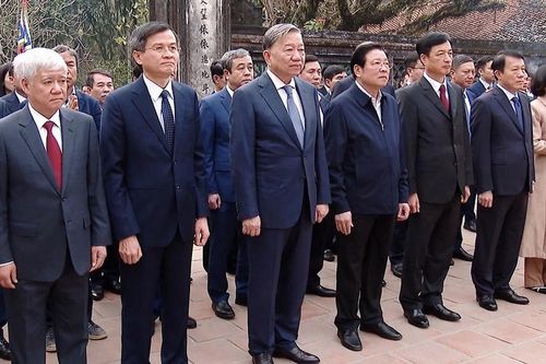 Tổng Bí thư Tô Lâm dâng hương tại Khu Di tích Quốc gia đặc biệt Cố đô Hoa Lư