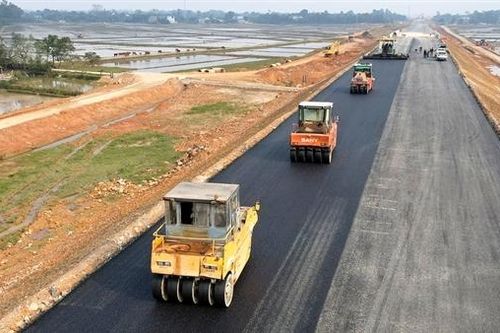 Tết không nghỉ trên công trường cao tốc Bắc – Nam