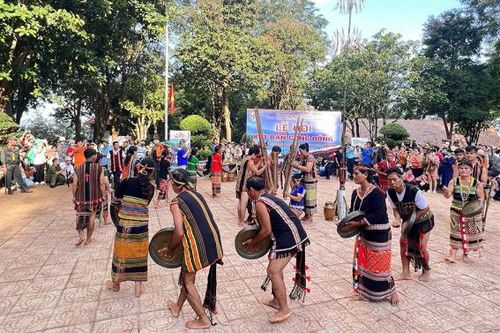 Xuân về trên sóc Bom Bo