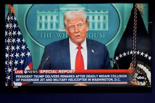 Ông Trump chỉ trích chính sách tuyển dụng gây ra thảm họa hàng không