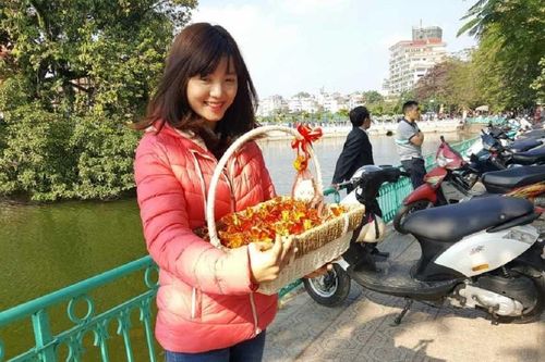 Tại sao 'đầu năm mua muối, cuối năm mua vôi' mà không phải ngược lại?