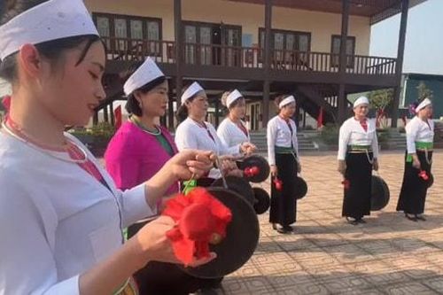 Cồng chiêng - Báu vật không thể thiếu trong ngày Tết của người Mường (Quốc Oai)