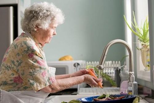 Giáp Tết, giúp việc đưa một loạt 'yêu sách', tôi xử lý chỉ bằng 2 câu nói