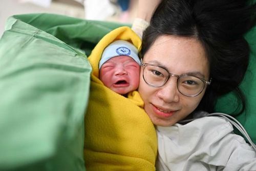 Những thiên thần chào đời ngày Tết: Người mang mùa xuân đến phòng mổ