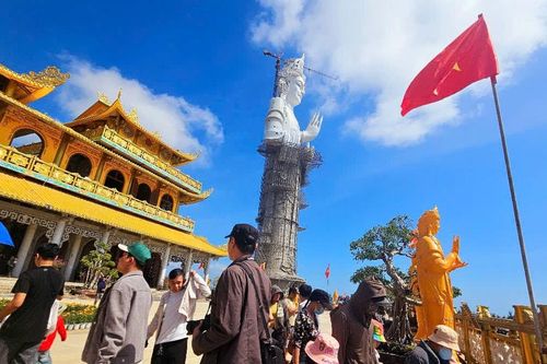 Chiêm bái tượng Phật Quan Âm cao nhất Đông Nam Á