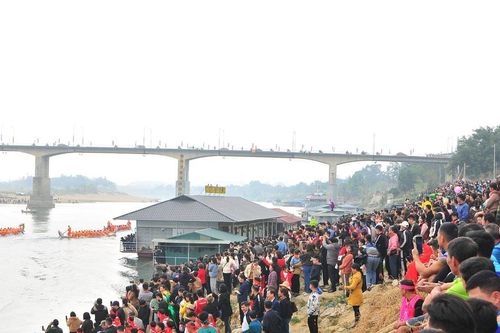 Tuyên Quang: Sôi nổi Hội đua thuyền truyền thống trên sông Lô