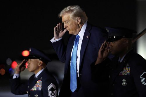 Ông Trump lên tiếng vụ máy bay rơi xuống khu dân cư ở Philadelphia