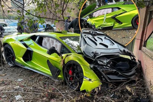 Nhân viên kỹ thuật tông vỡ nát siêu xe Lamborghini Revuelto