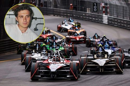 Brooklyn Beckham thử đua xe