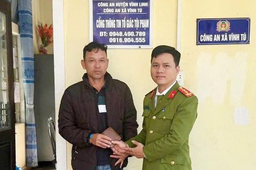 Nhặt được ví có hơn 21 triệu đồng, nam thanh niên nhờ Công an xã trả lại người đánh rơi