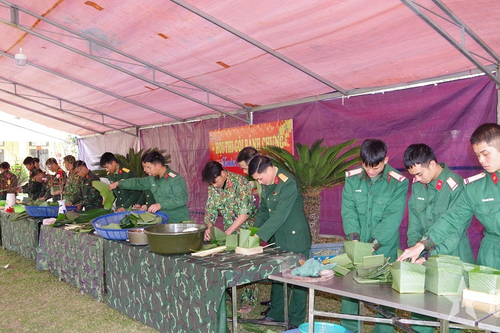 Bộ đội Công binh 'Vui xuân mới không quên nhiệm vụ'