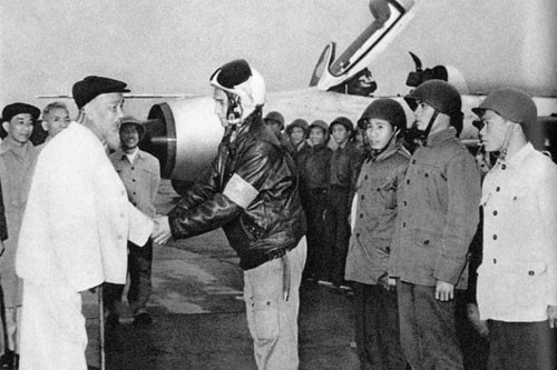 Bác Hồ chúc Tết bộ đội