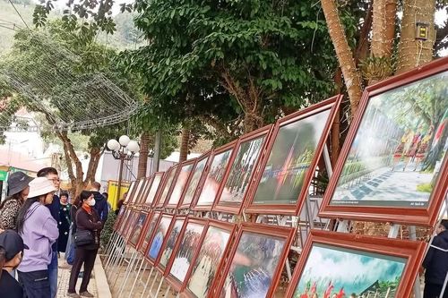 110 bức ảnh sinh động về 'Đất và người Văn Yên'