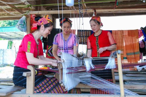 Ngày Xuân nói chuyện bảo tồn văn hóa truyền thống vùng biên